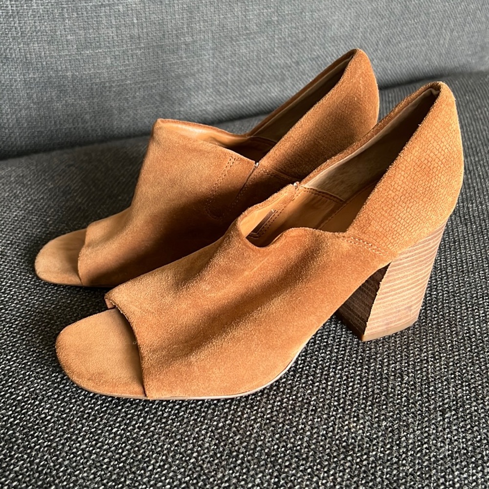 Franco Sarto Open Toe Suede Shoes Brown